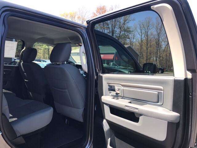 2015 RAM Ram Pickup 1500 4x4 SLT 4dr Crew Cab 5.5 ft. SB Pickup